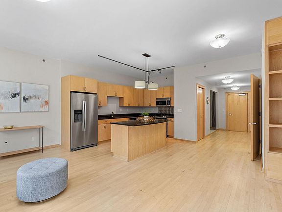 5th image of 215 10th Ave S Unit 533