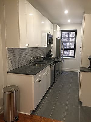 3rd image of 205 W 15th St APT 4C