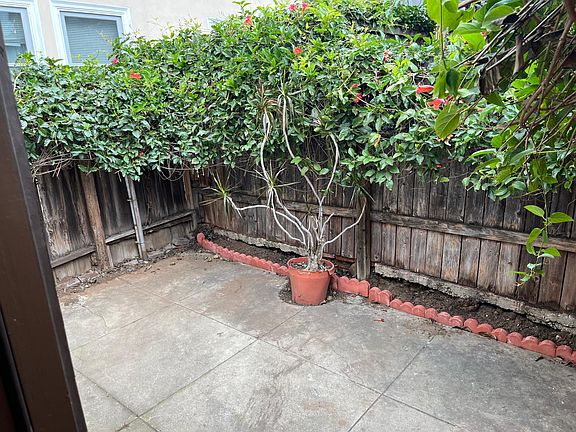 2nd image of 140 Hawthorn St