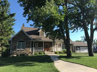 102 E Minnie St, Radcliffe, IA 50230