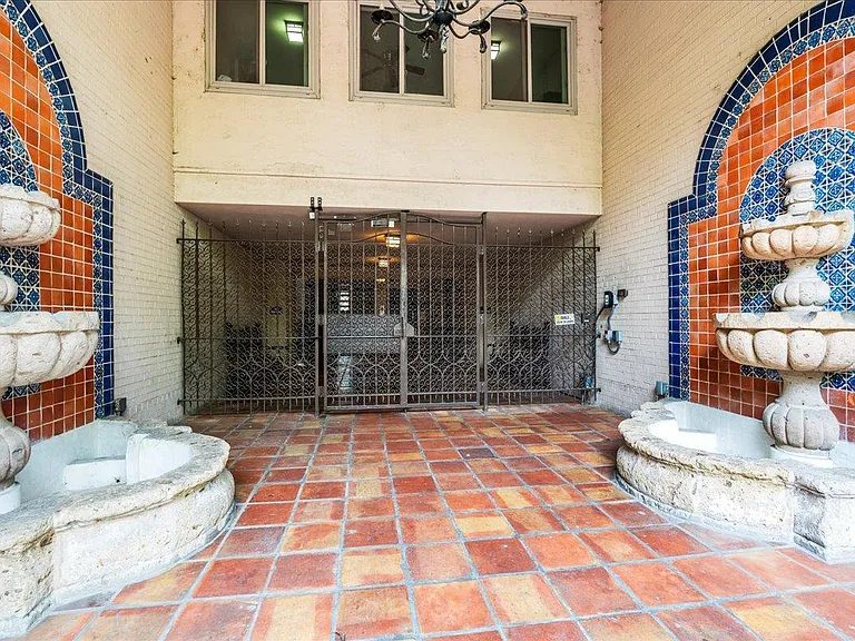505 W 7th St #313 — Photo 22