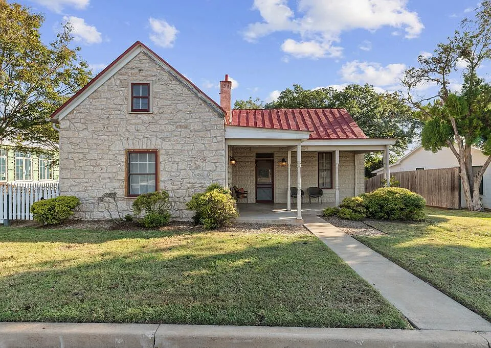 504 W Austin St