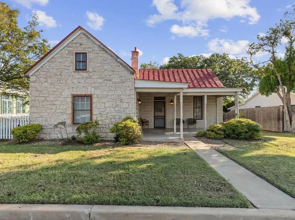 504 W Austin St, Fredericksburg, TX 78624