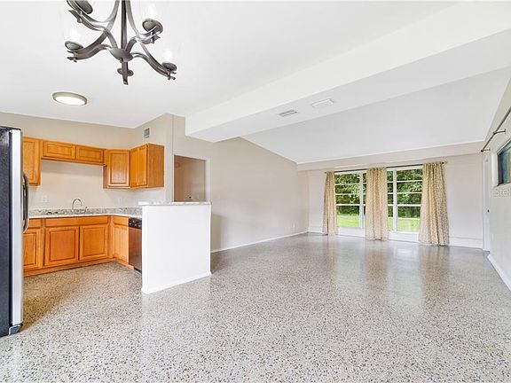4th image of 120 Laurel Dr