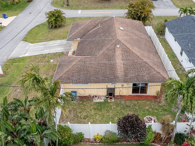 6130 Francis St — Photo 2