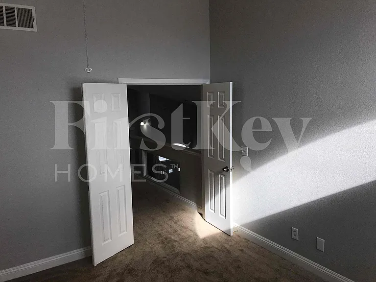 8041 Hilliard Ave — Photo 20