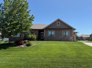 7975 Shadow Lake Dr, Papillion, NE 68046