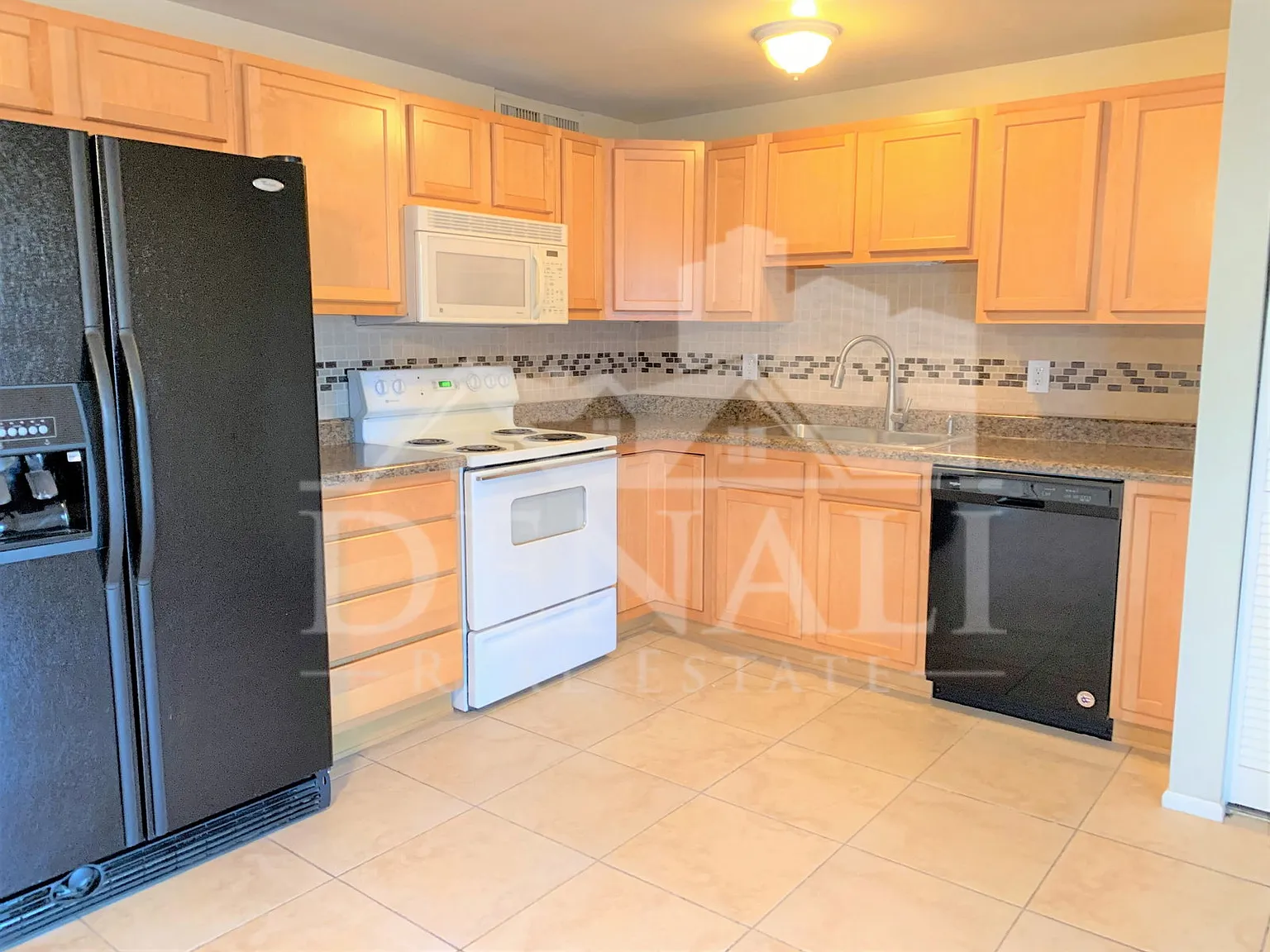 3 bed, 2.0 bath, 1240 sqft, $1,970 — Photo 2
