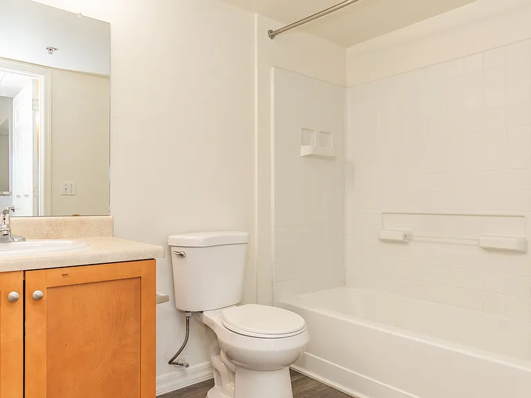 Indigo Pointe Apartments — Photo 21