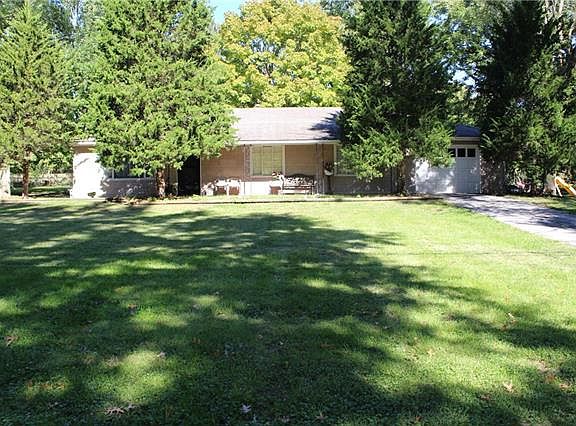2nd image of 900 E 109th St