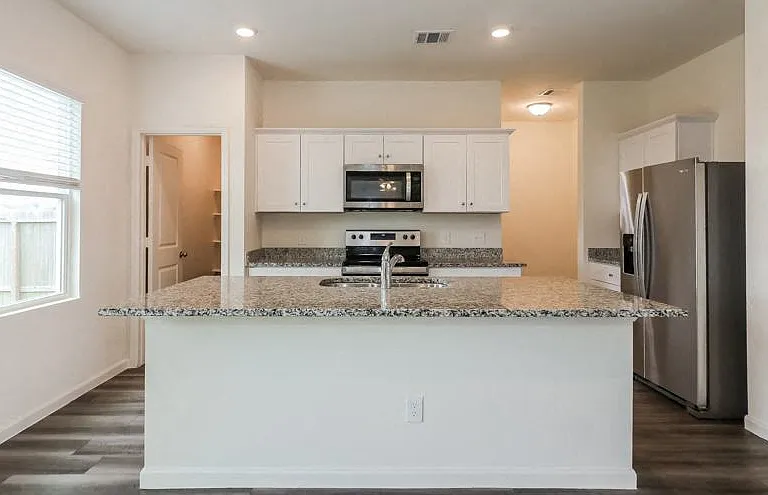 The Nexus at Kingsland Heights — Photo 3