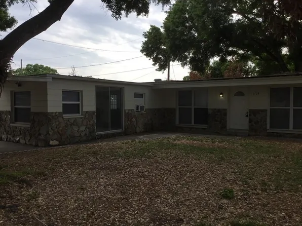1703 Carnegie Cir, Tampa, FL 33619