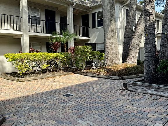 2nd image of 5221 S Bayshore Blvd #19