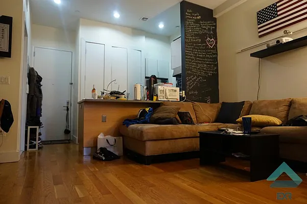 Rented by EXR | media 12