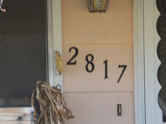 2nd image of 2817 Grant St