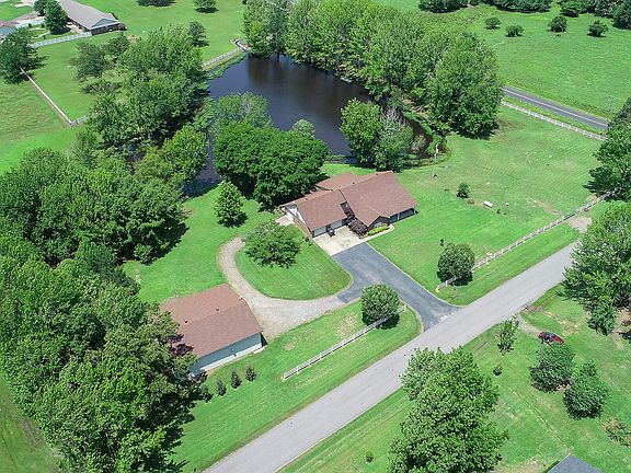 3rd image of 31 Chateau Dr