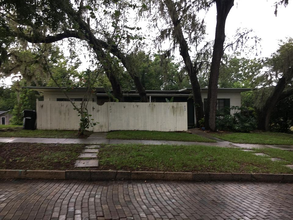 2nd image of 803 Hillcrest St