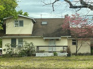 1734 Almond Rd, Vineland, NJ 08360