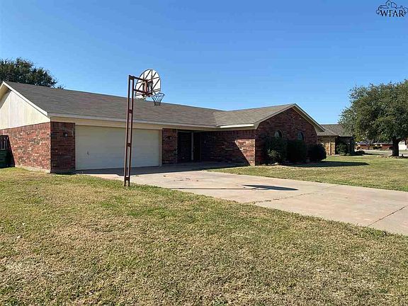 3rd image of 1418 Sioux Ln
