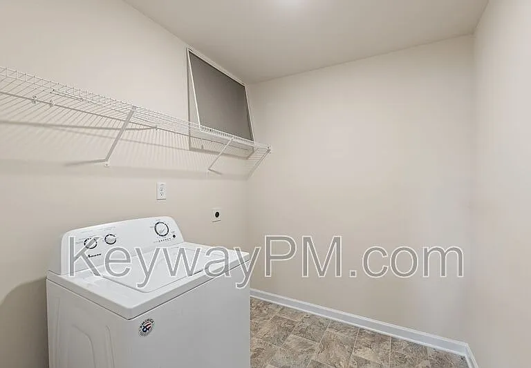 3262 Carmine Ave — Photo 25