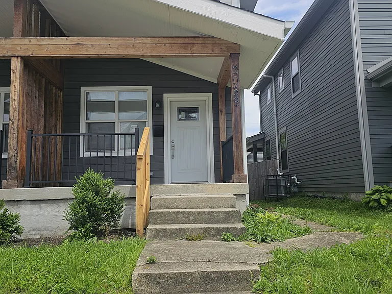 2033 Carrollton Ave — Photo 1