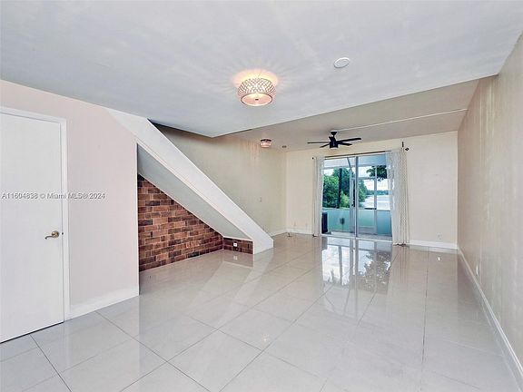 4th image of 1271 Sorrento Dr