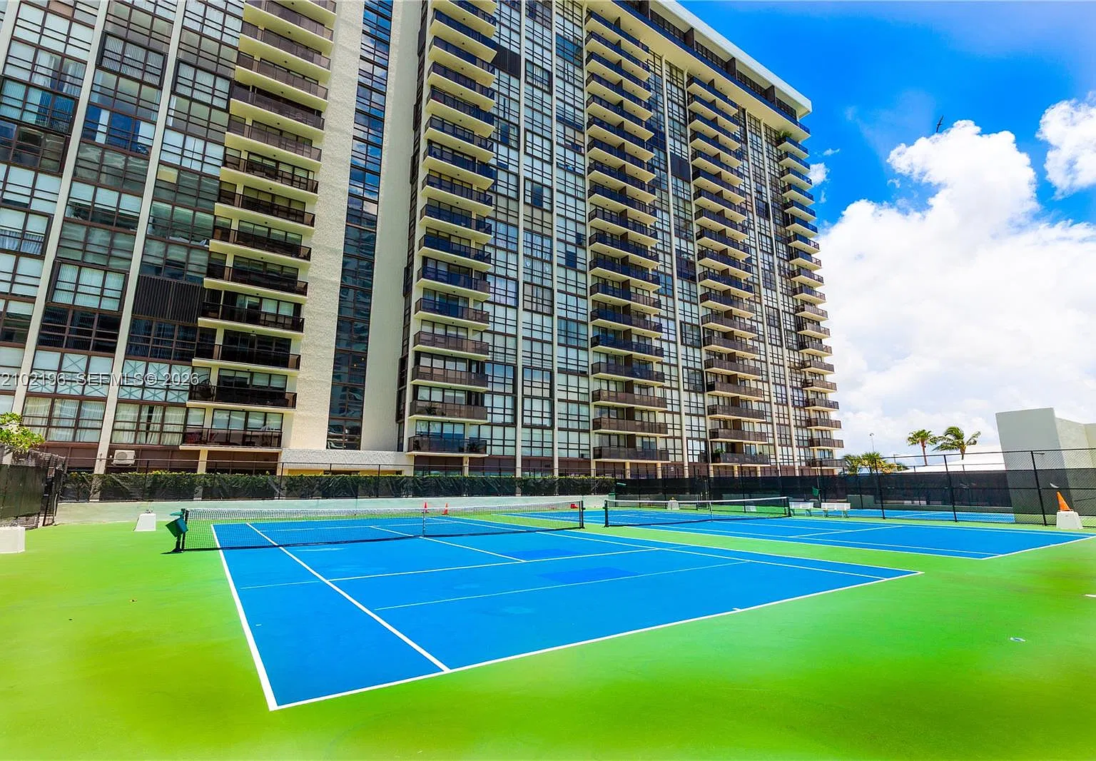 Charter Club Condo — Photo 3