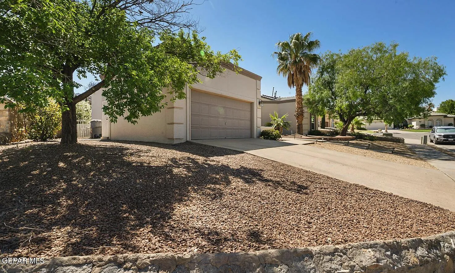 3 bed, 2.5 bath, 2225 sqft, $3,400 — Photo 2