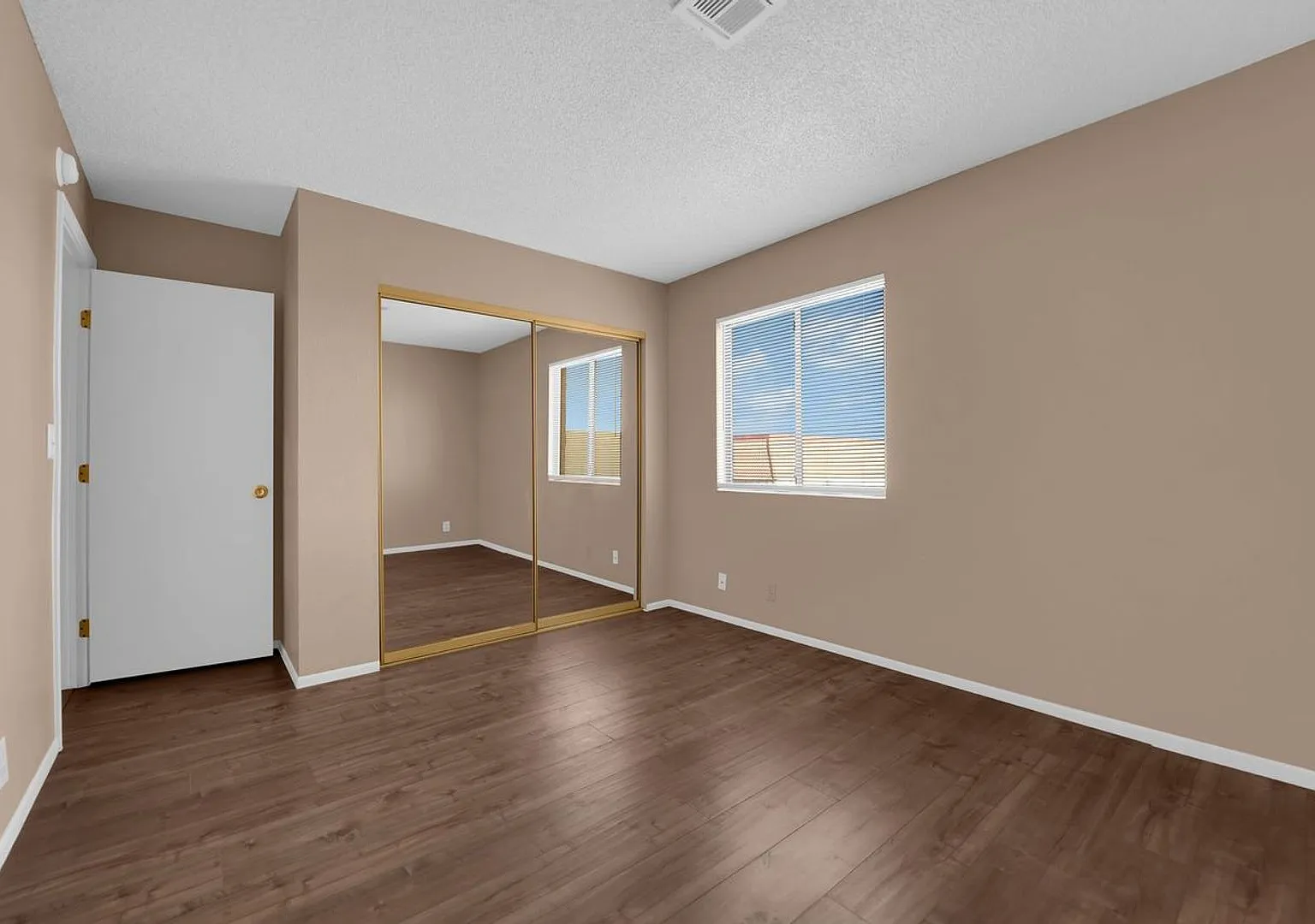 Updated 2-Bedroom Condo with Pool, In-Unit Laundry & Covered Parking — Photo 3