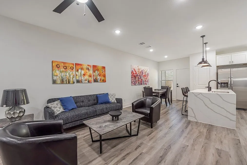3 bed, 2.5 bath, 1500 sqft, $2,800 — Photo 2