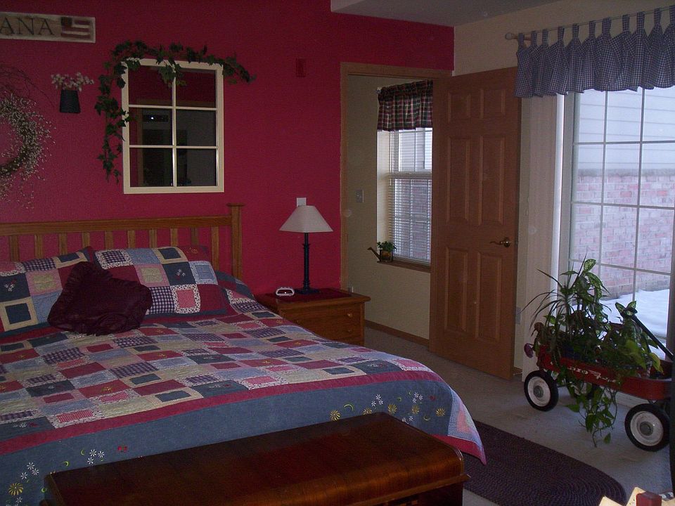 MASTER BEDROOM W/ PATIO