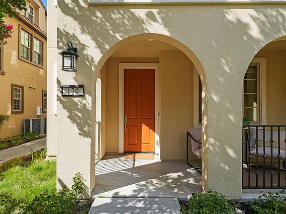 5th image of 120 Minaret Ave