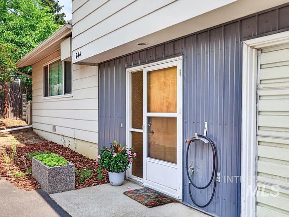 3rd image of 942 Orchard Ave
