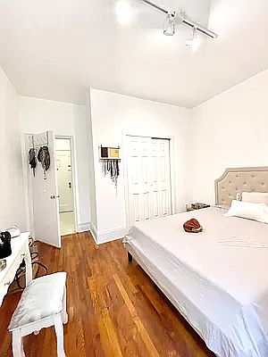 5th image of 210 W 16th St APT 4E
