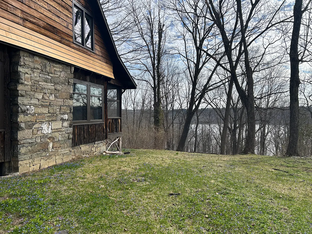 Building Photo - 5 Riverby Ln
