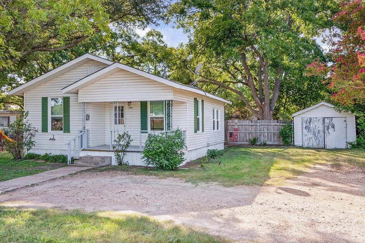 2 bed, 784 sqft, $1,300 — Photo 3