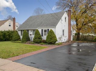 62 Intervale Ave, Farmingdale, NY 11735