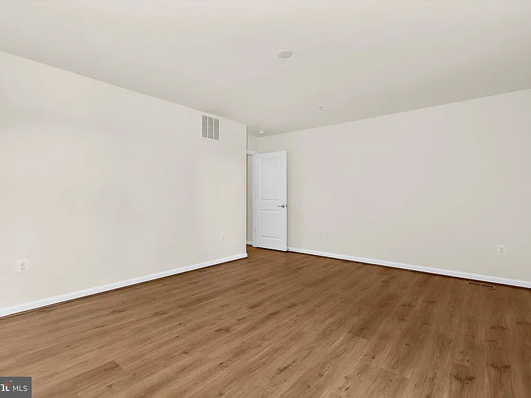 1102 Thomas Trl — Photo 30