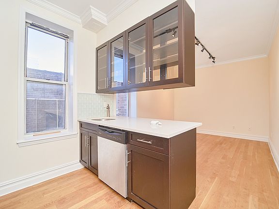 5th image of 309 E 5th St APT 14