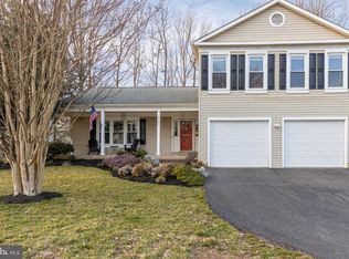 9608 Oakington Dr, Fairfax Station, VA 22039