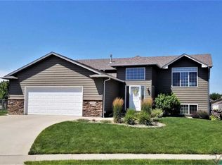 5709 S Kerry Ave, Sioux Falls, SD 57106