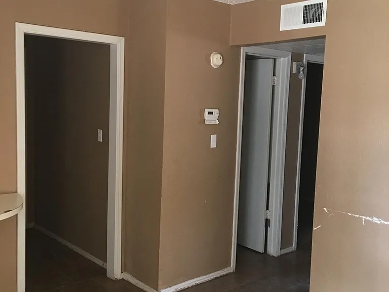 211 S Main St — Photo 3