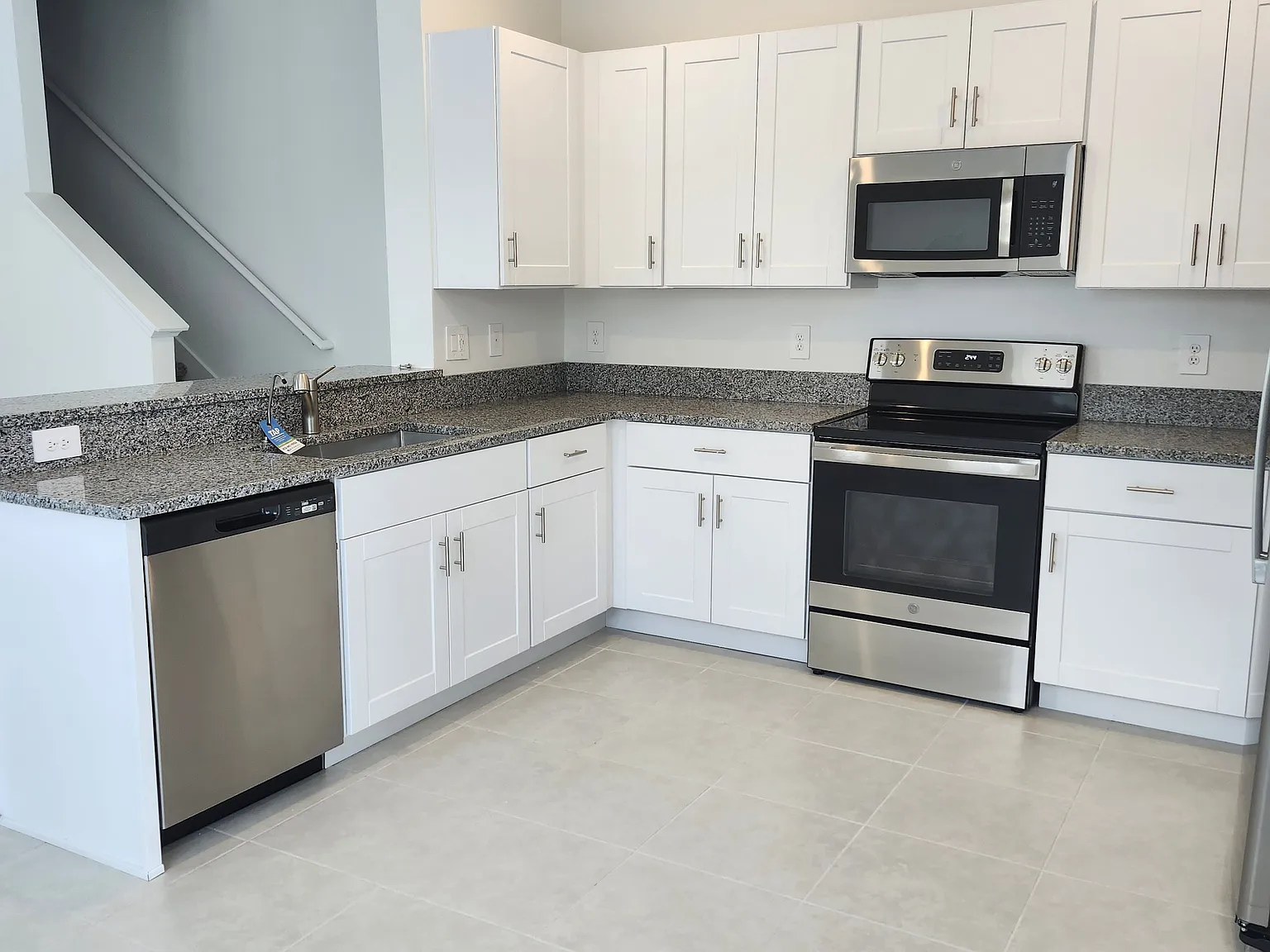 2 bed, 2.5 bath, 1500 sqft, $2,300 — Photo 4