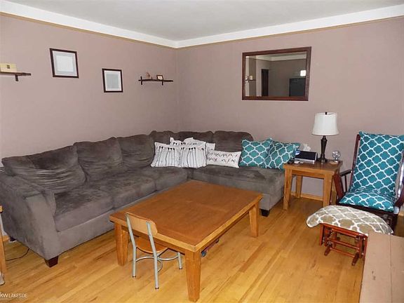 4th image of 21019 Bayside St