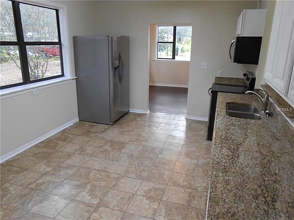 5th image of 1004 W Oakland Heights Ave