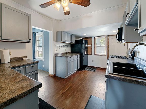 4th image of 325 Prentice St S