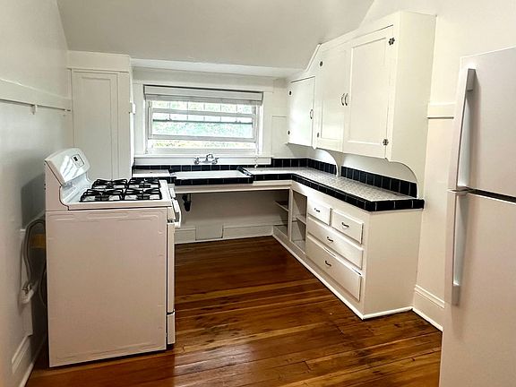 4th image of 2129 SE 10th Ave APT 7