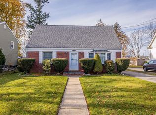 174 Staples St, Farmingdale, NY 11735