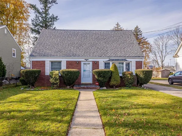 174 Staples Street, Farmingdale, NY 11735