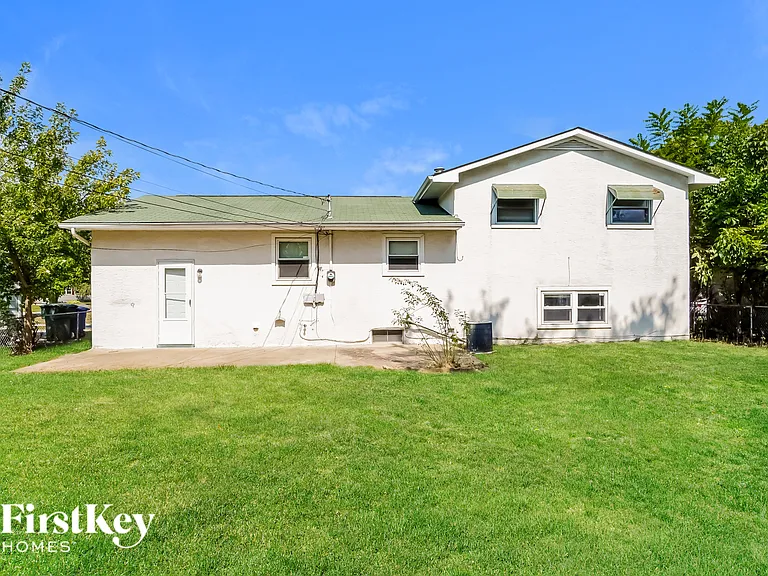 1225 Oakfield Dr N — Photo 14